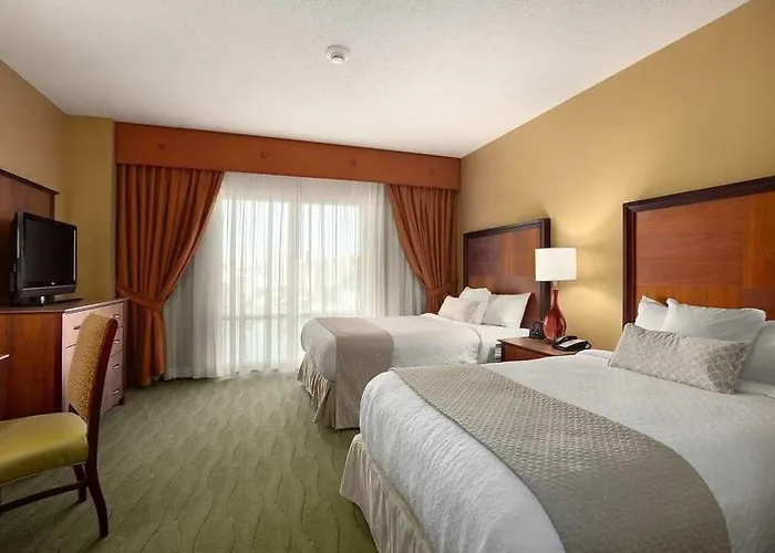Embassy East And Riverfront Conference Center Hotel