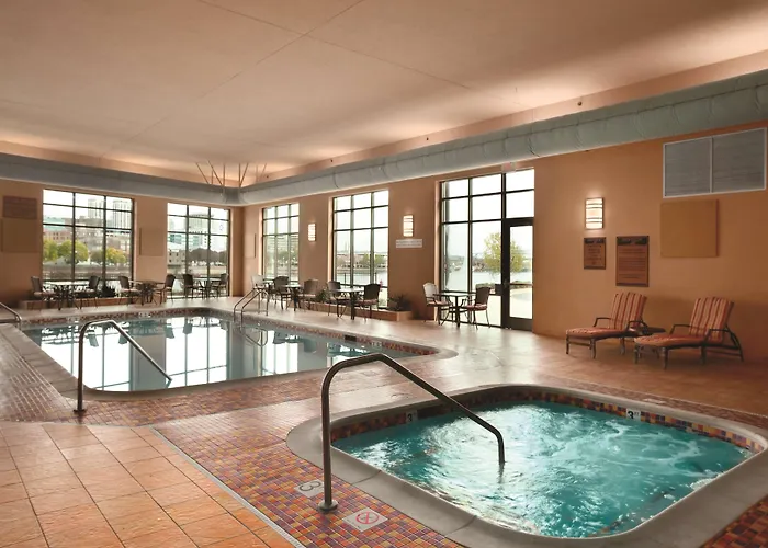 Embassy East And Riverfront Conference Center Hotel 4*