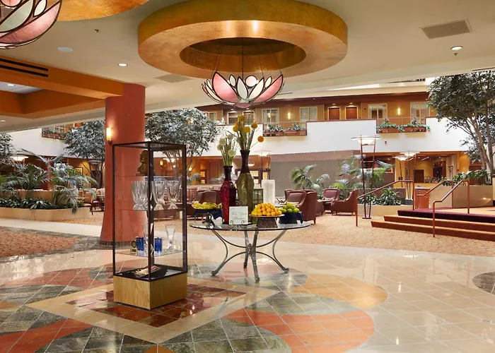 Hotel Embassy East And Riverfront Conference Center 4*