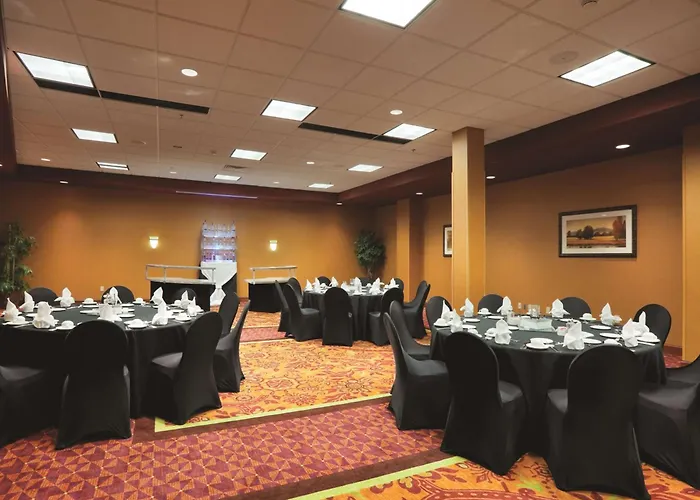 Embassy East And Riverfront Conference Center Hotel