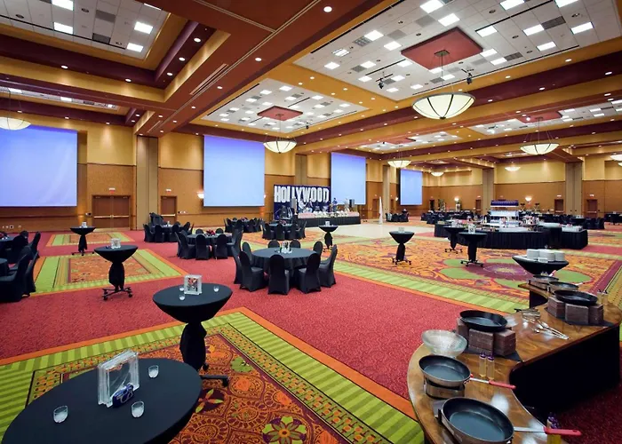 Embassy East And Riverfront Conference Center Hotel