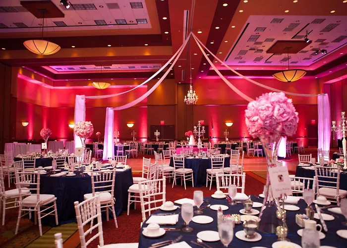 Hotel Embassy East And Riverfront Conference Center