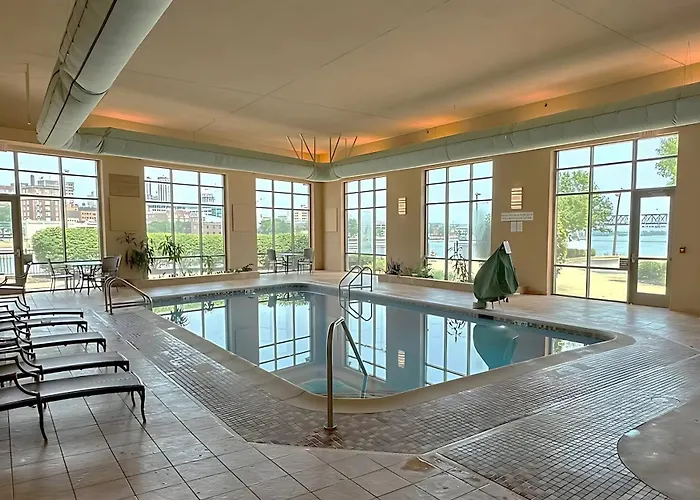 Embassy East And Riverfront Conference Center 4* Peoria