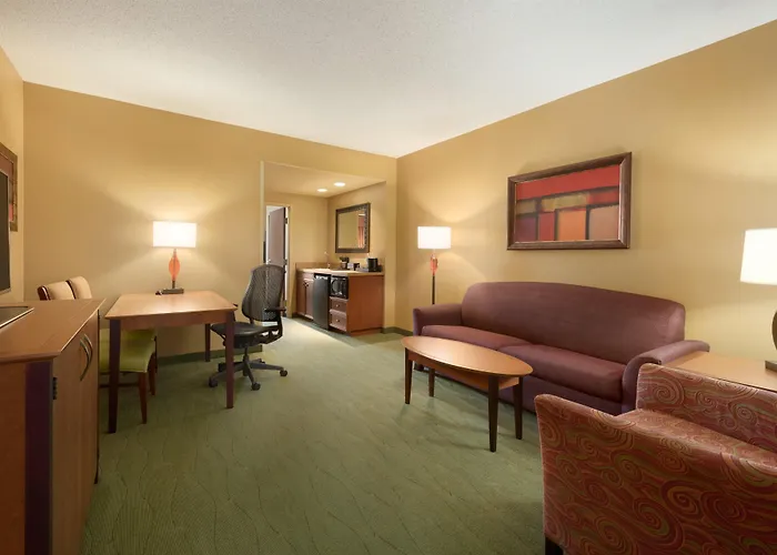 Embassy East And Riverfront Conference Center Hotel 4*