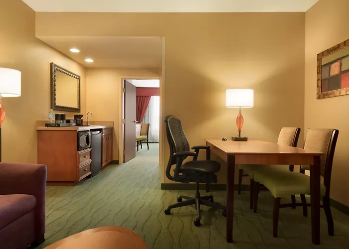 Embassy East And Riverfront Conference Center Hotel