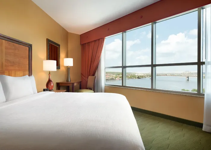 Embassy East And Riverfront Conference Center 4*
