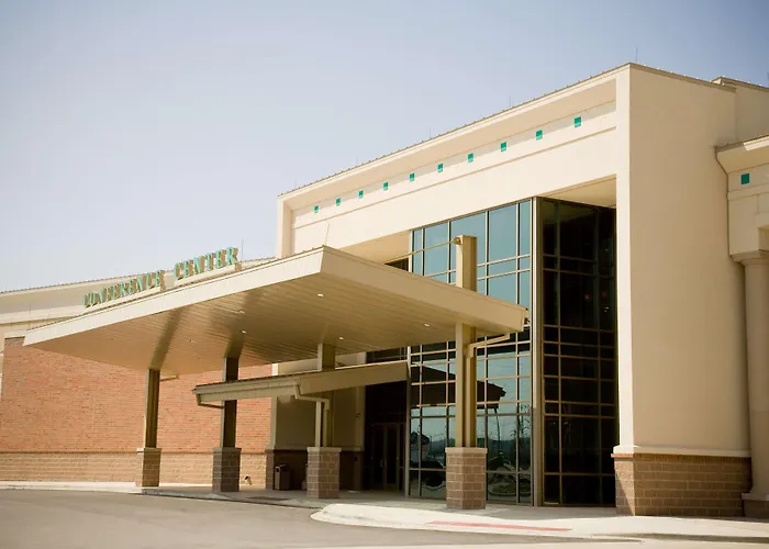 Hotel Embassy East And Riverfront Conference Center 4*