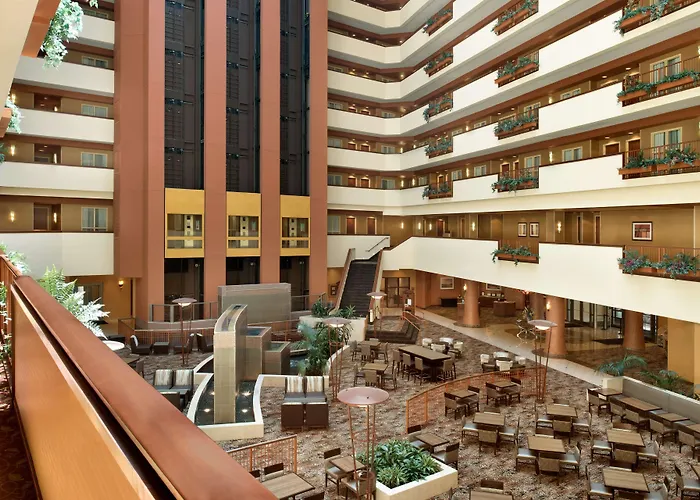Embassy East And Riverfront Conference Center 4*