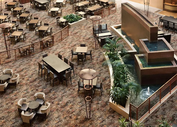 Hotel Embassy East And Riverfront Conference Center 4*