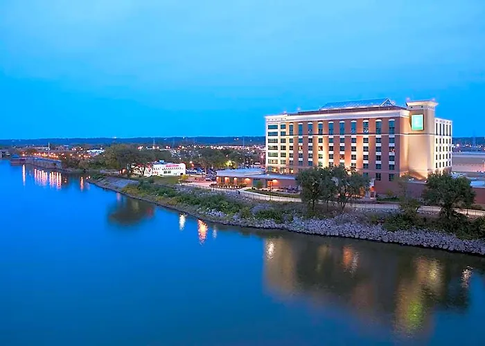 Embassy East And Riverfront Conference Center Hotel
