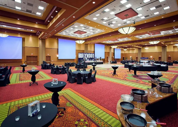 Embassy East And Riverfront Conference Center Hotel