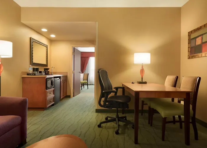 Embassy East And Riverfront Conference Center 4*