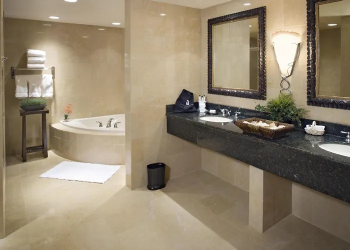 Hotel Embassy East And Riverfront Conference Center 4*