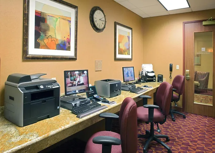 Hotel Embassy East And Riverfront Conference Center 4*