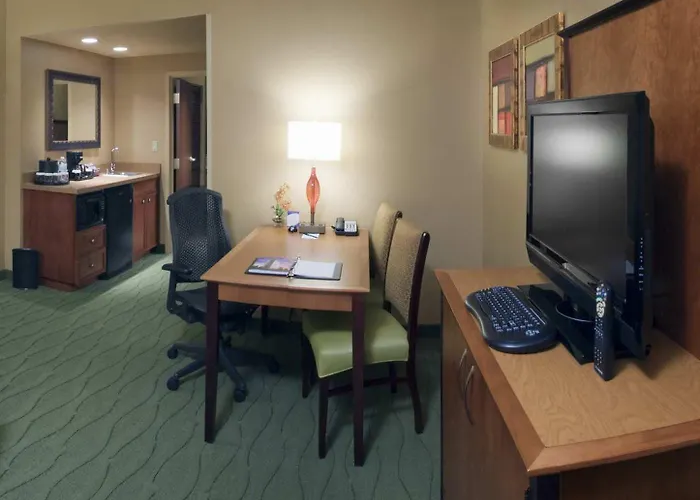 Embassy East And Riverfront Conference Center 4*