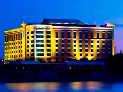 Embassy East And Riverfront Conference Center Hotel