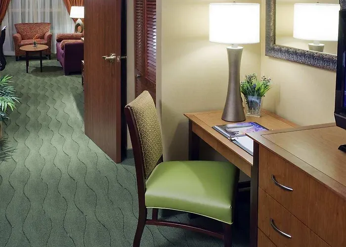 Embassy East And Riverfront Conference Center 4*