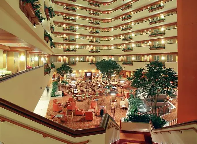 Hotel Embassy East And Riverfront Conference Center